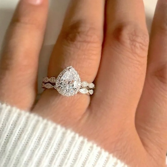 BRAND NEW.925 WHITE SAPPHIRE 2pc RING SET - Picture 1 of 6